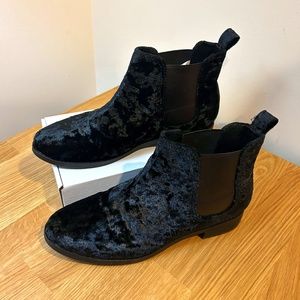 Toms Ella Black Velvet Pull On Ankle Top Casual Boots - Women’s 7